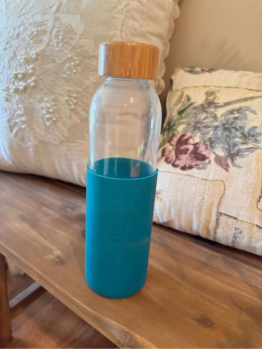 Young Living Reusable Glass Water Bottle w Teal Blue Sleeve
